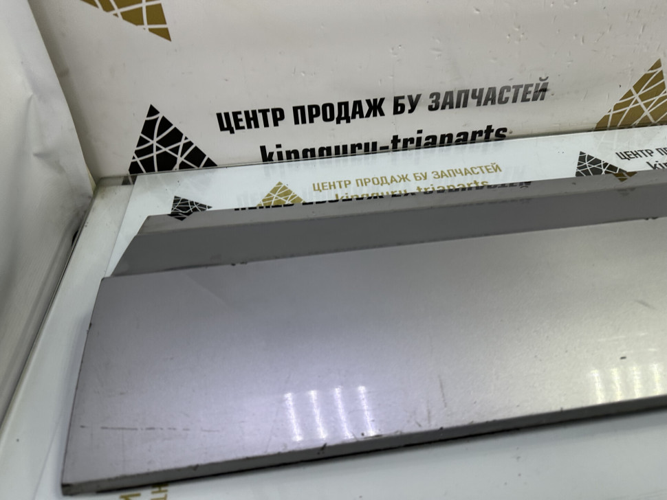 Молдинг двери передний правый Volkswagen Touareg 3 2018> oem 760854940E