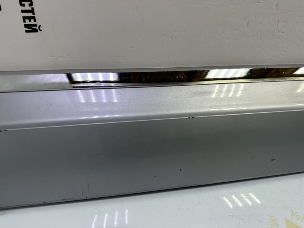 Молдинг двери передний правый Volkswagen Touareg 3 2018> oem 760854940E