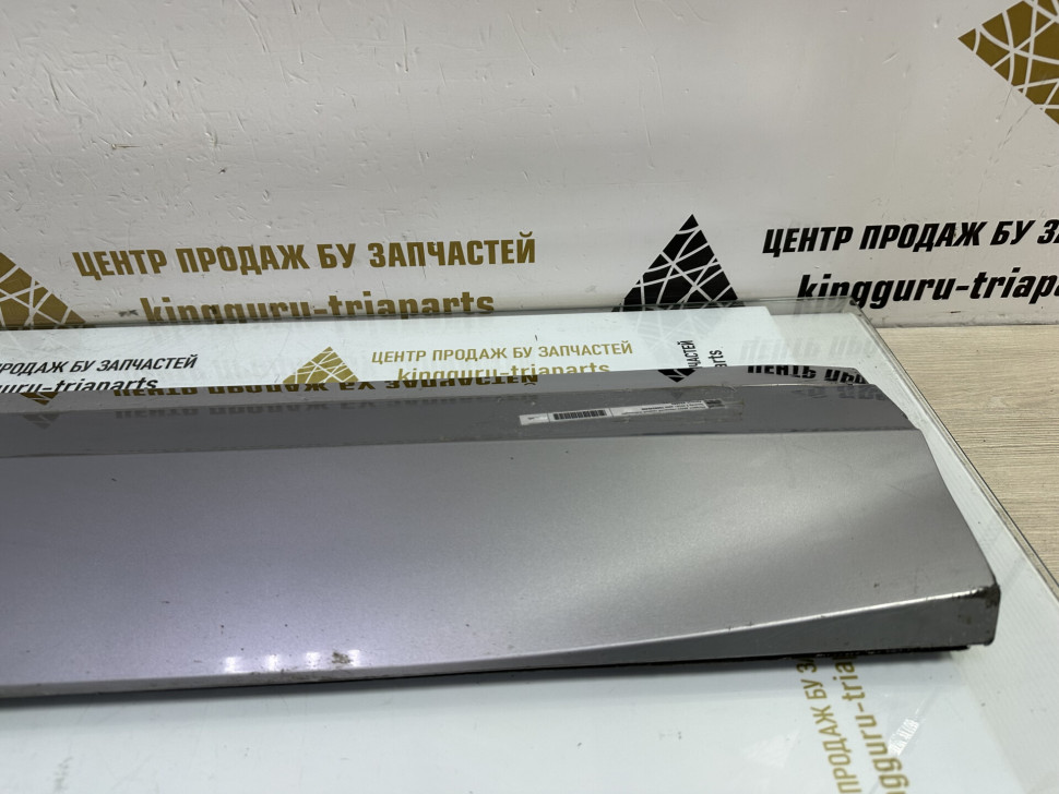 Молдинг двери передний правый Volkswagen Touareg 3 2018> oem 760854940E