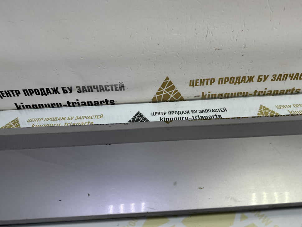 Молдинг двери передний правый Volkswagen Touareg 3 2018> oem 760854940E