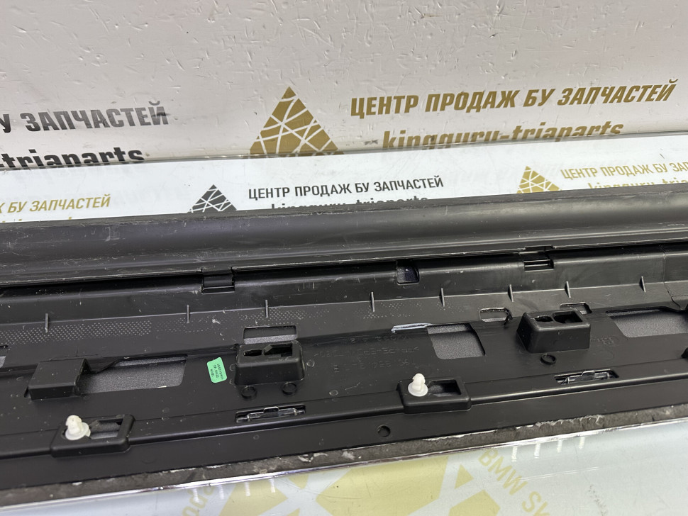 Молдинг двери передний правый Volkswagen Touareg 3 2018> oem 760854940E