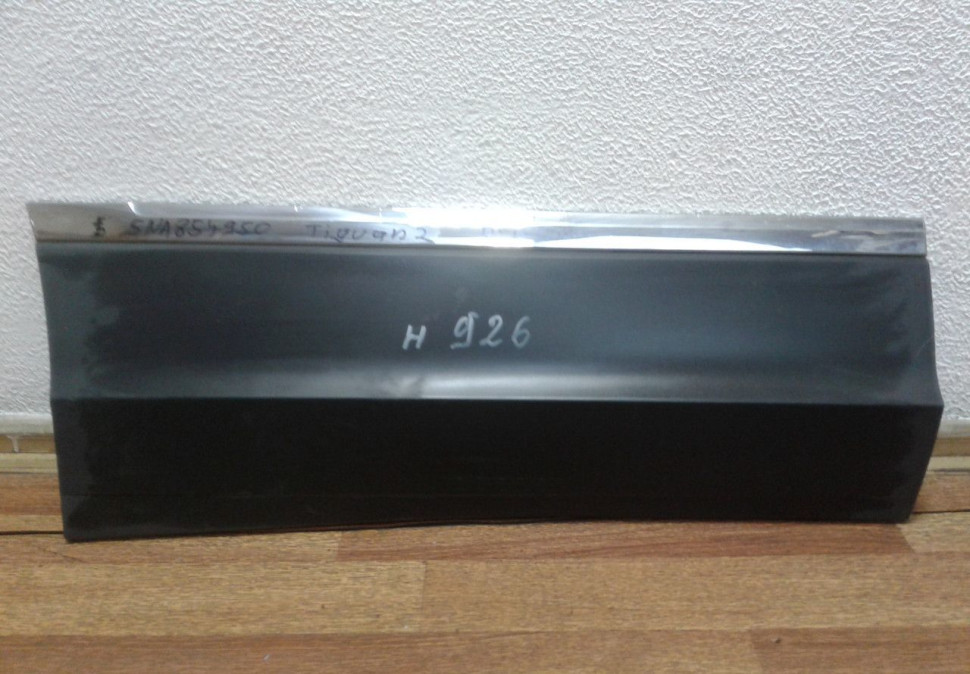 Молдинг двери задний правый Volkswagen Tiguan 2 (слом 2 крепления) oem 5NA854950