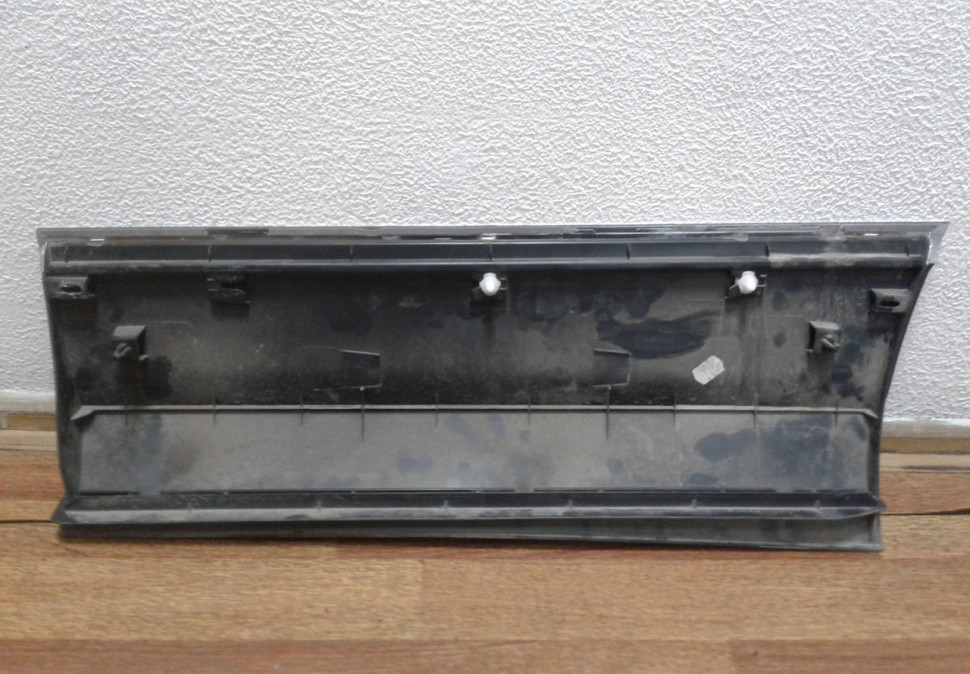 Молдинг двери задний правый Volkswagen Tiguan 2 (слом 2 крепления) oem 5NA854950