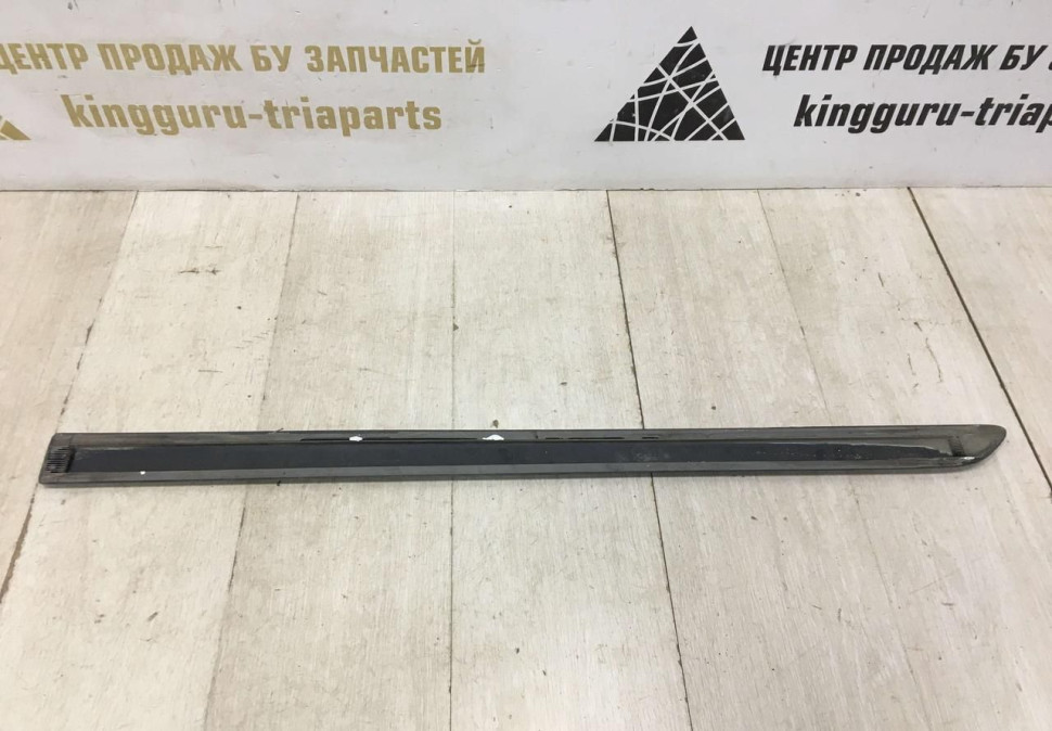 Молдинг двери передний правый Skoda Yeti OEM 5L0853516A Молдинг двери передний правый Skoda Yeti OEM 5L0853516A