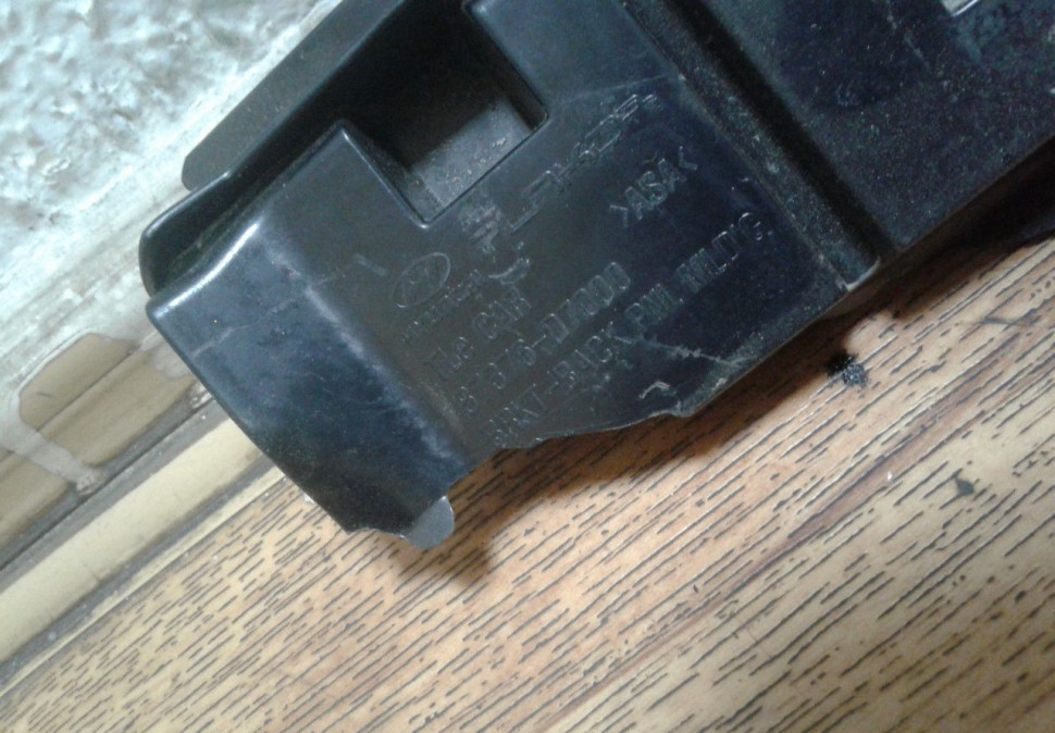 Кронштейн заднего бампера Hyundai Tucson 3 oem 87376d7000