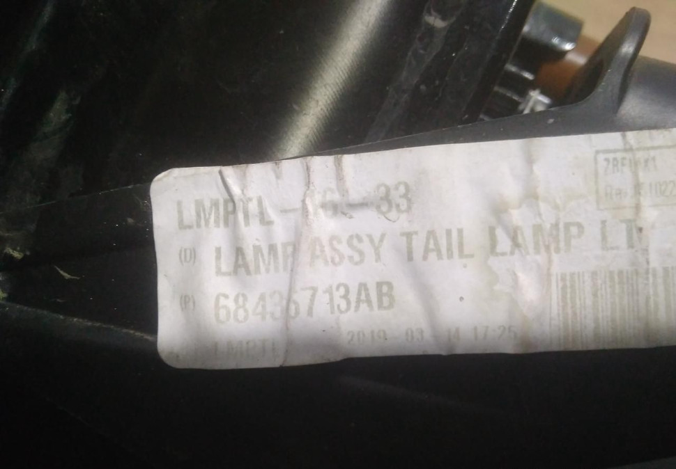 Фонарь задний левый бу Jeep Wrangler OEM 68436713AB Фонарь задний левый бу Jeep Wrangler OEM 68436713AB