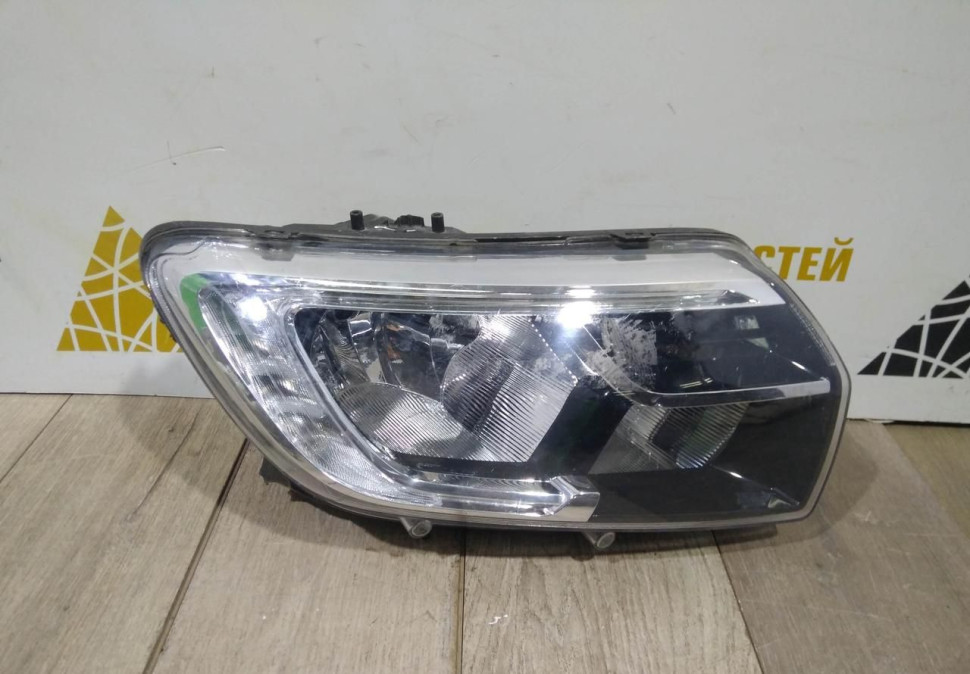 Фара правая бу Renault Logan 2 рестайлинг OEM 260100437R