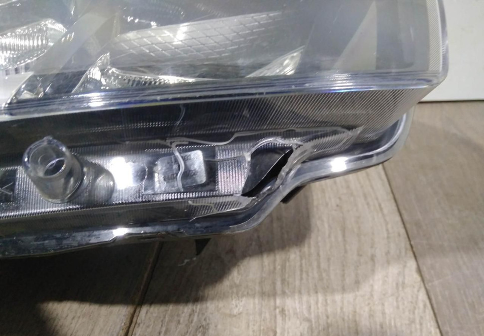 Фара правая бу Renault Logan 2 рестайлинг OEM 260100437R Фара правая бу Renault Logan 2 рестайлинг OEM 260100437R