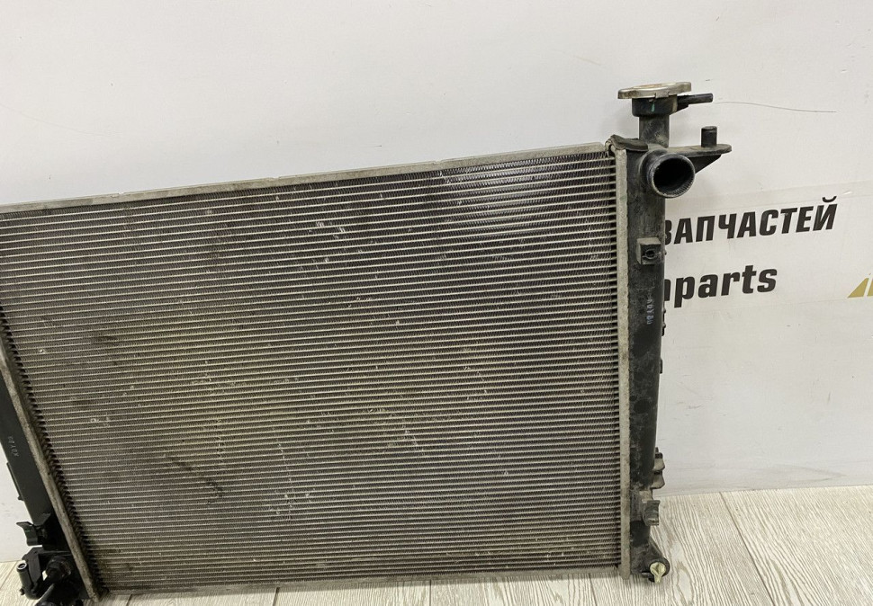 Радиатор охлаждения Hyundai IX35 АКПП 10-15 oem 253102Y500
