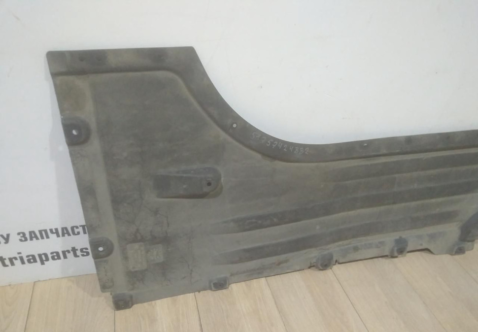 Защита днища правая передняя бу BMW X5 G05 OEM 51757424882