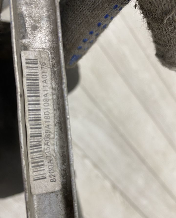Радиатор охлаждения Renault Logan 1 OEM 214102917R Радиатор охлаждения Renault Logan 1 OEM 214102917R