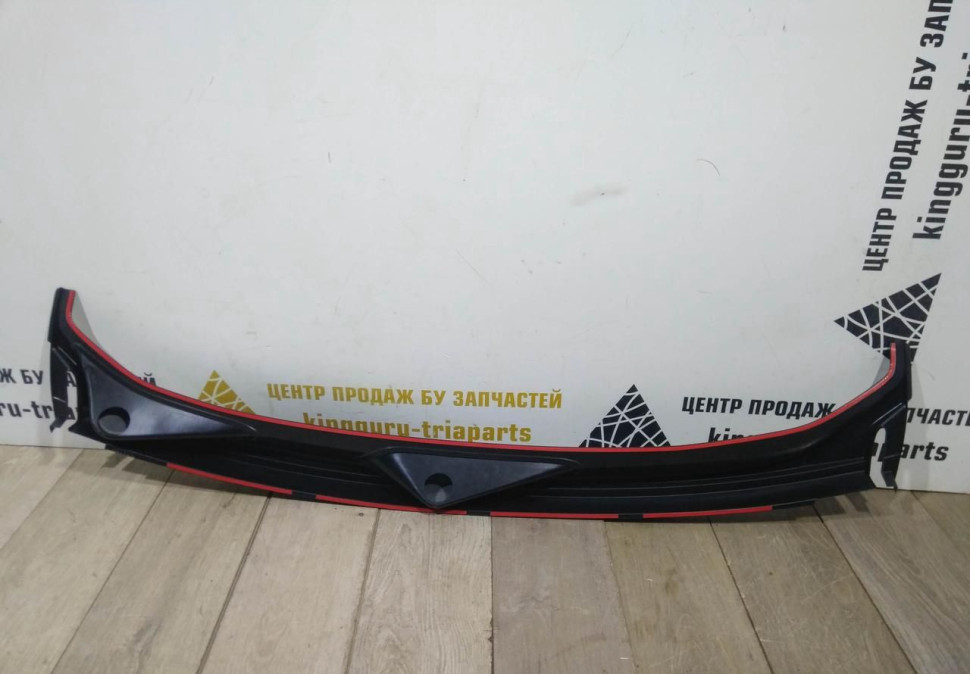 Обивка жабо Renault Duster OEM 7711813975