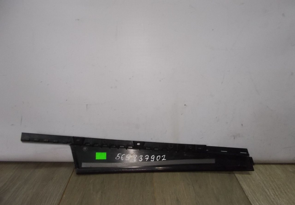 Накладка передней правой двери бу Skoda Kodiaq OEM 565837902