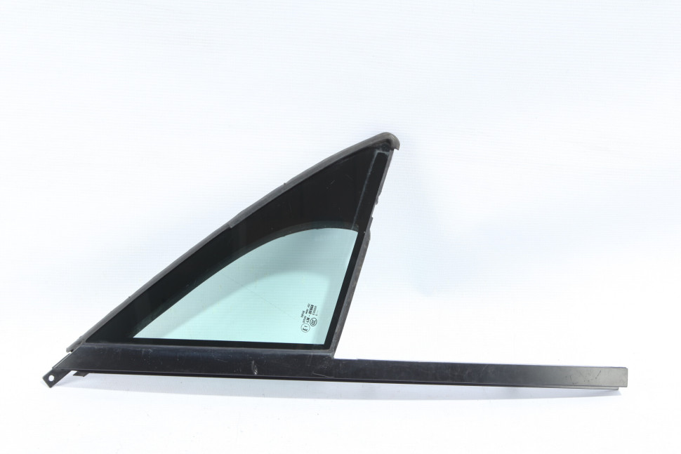 Форточка (стекло) двери передняя правая Volkswagen Touareg Oem 7P6845114