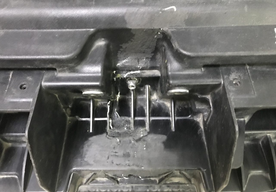 Панель передняя Volkswagen Tiguan 2 (17>)  oem 5NR805588D (трещина)