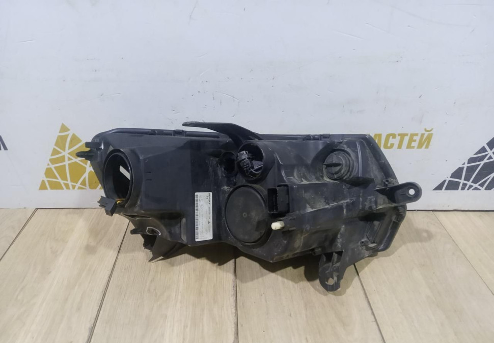 Фара левая бу Renault Logan 2 OEM 260609450R Фара левая бу Renault Logan 2 OEM 260609450R
