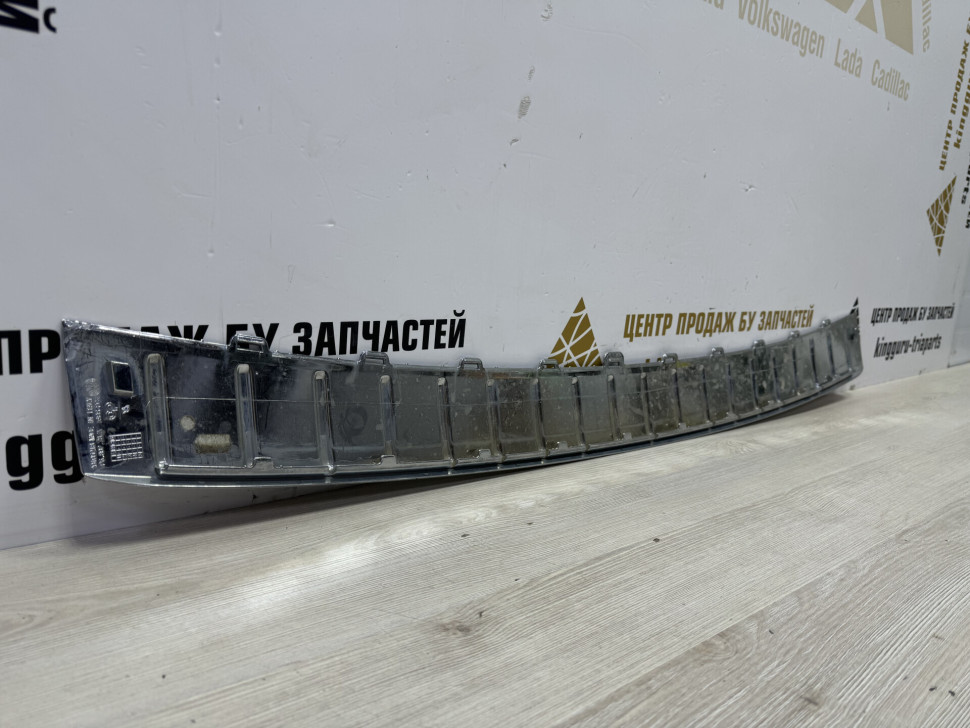 Накладка заднего бампера Volkswagen Touareg 2 NF 2010 OEM 7P6807787A Накладка заднего бампера Volkswagen Touareg 2 NF 2010 OEM 7P6807787A