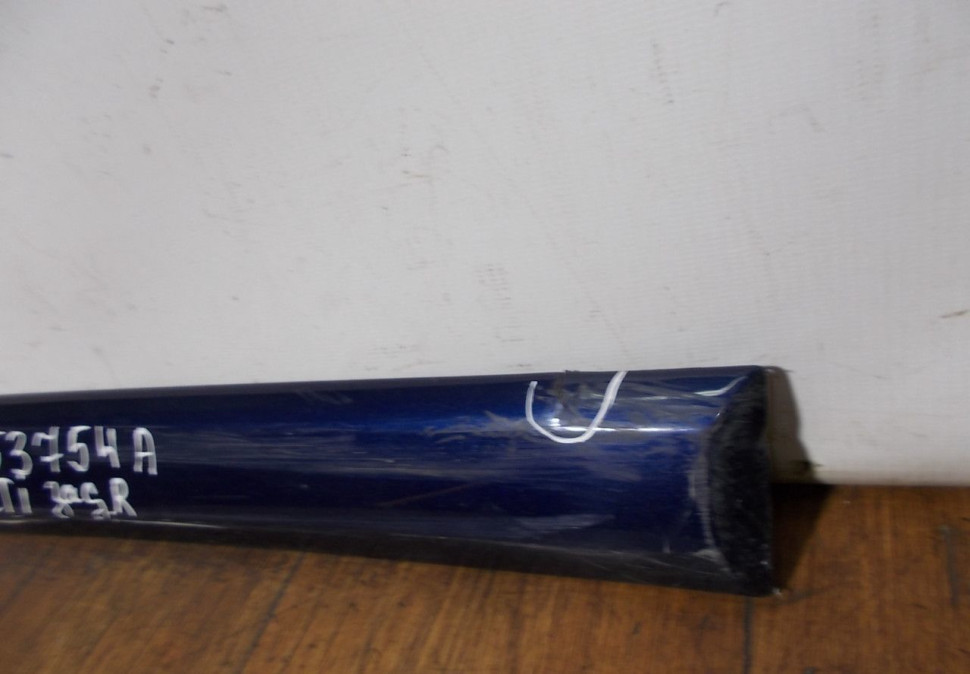 Молдинг двери задний правый бу Skoda Yeti OEM 5L0853754A