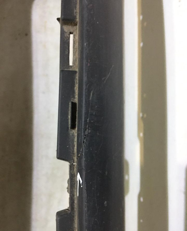 Бампер передний бу Mitsubishi Lancer 10 до рестайлинг OEM 6400B226 (скл-3)