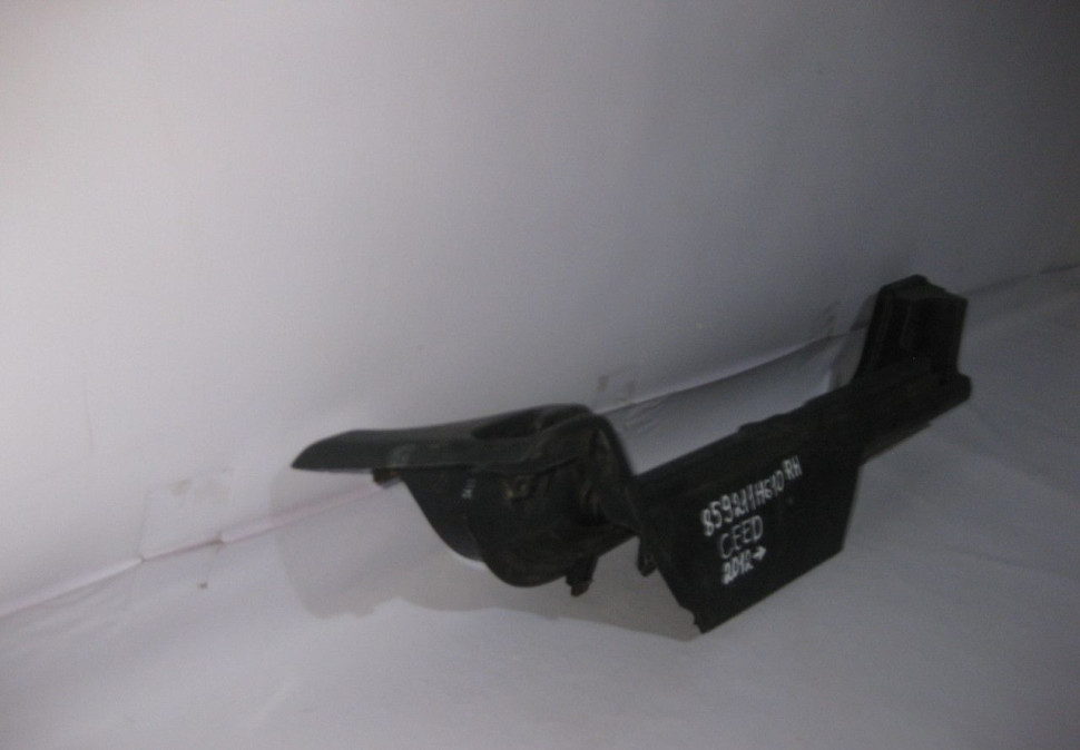 Направляющая багажника передняя левая Kia Ceed 2 (12>) oem 859211h610 (скл-3) Направляющая багажника передняя левая Kia Ceed 2 (12>) oem 859211h610 (скл-3)