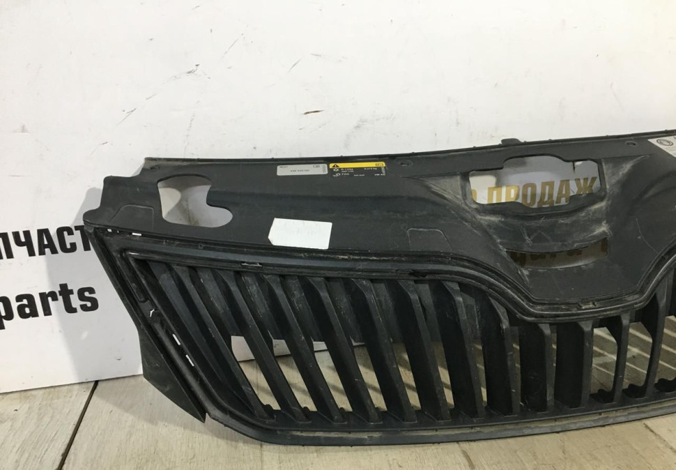 Решетка радиатора Skoda Rapid OEM 5JA853668 Решетка радиатора Skoda Rapid OEM 5JA853668