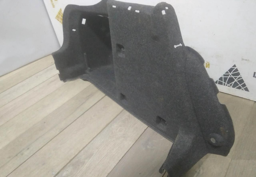 Обивка багажника левая бу Skoda Octavia A7 OEM 5E5867427J Обивка багажника левая бу Skoda Octavia A7 OEM 5E5867427J