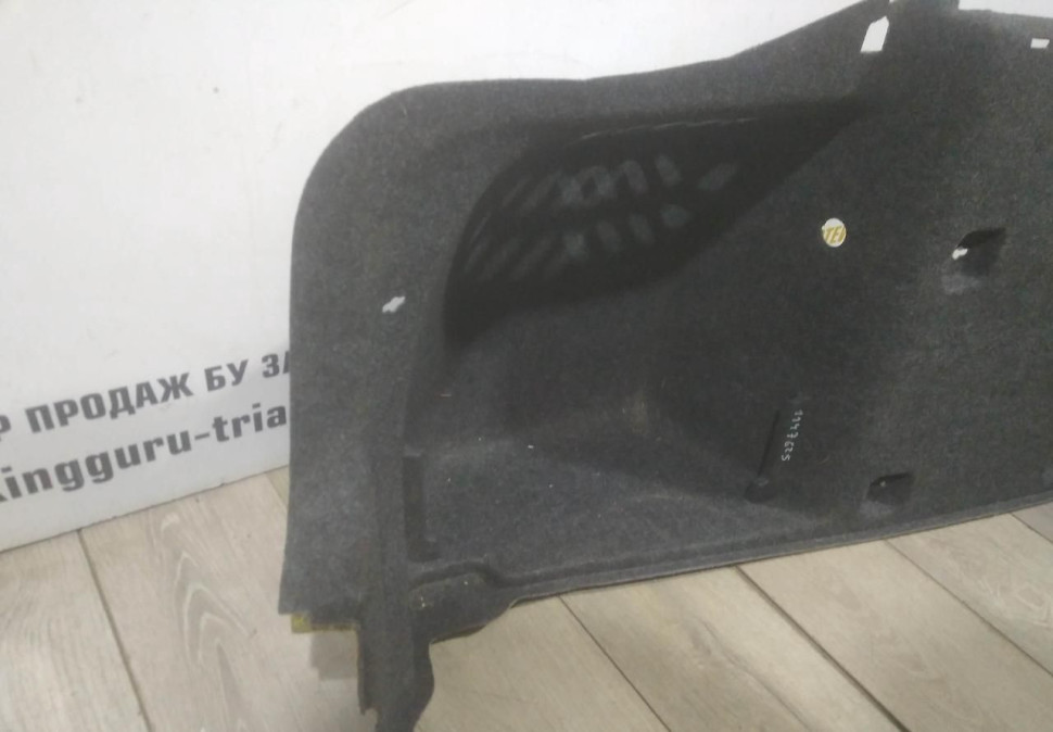 Обивка багажника левая бу Skoda Octavia A7 OEM 5E5867427J Обивка багажника левая бу Skoda Octavia A7 OEM 5E5867427J