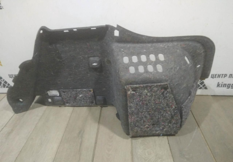 Обивка багажника левая бу Skoda Octavia A7 OEM 5E5867427J Обивка багажника левая бу Skoda Octavia A7 OEM 5E5867427J