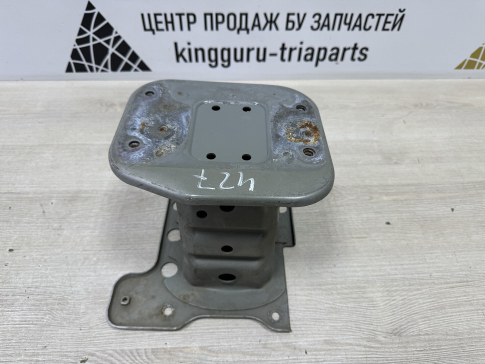 Кронштейн усилитель (Домик) правый Chevrolet Captiva