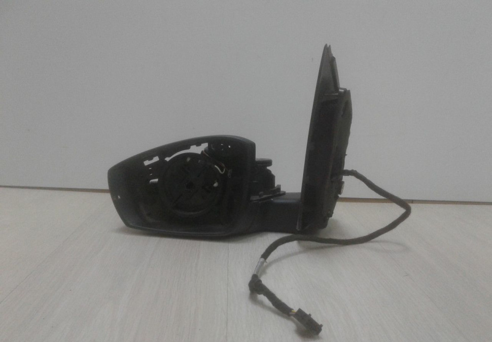 Корпус зеркала левый (8к) Volkswagen Golf 7 oem 5g1857501 (слом.мал.части)
