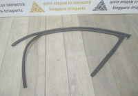 Уплотнитель стекла двери передний правый бу Skoda Octavia A7 OEM 5E0837431
