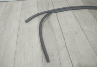 Уплотнитель стекла двери передний правый бу Skoda Octavia A7 OEM 5E0837431