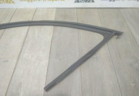 Уплотнитель стекла двери передний правый бу Skoda Octavia A7 OEM 5E0837431