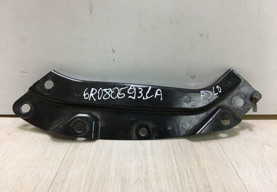 Кронштейн фары левый Volkswagen Polo oem 6R0805931A