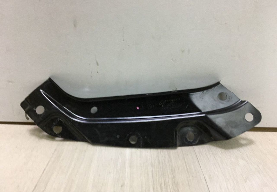 Кронштейн фары левый Volkswagen Polo oem 6R0805931A