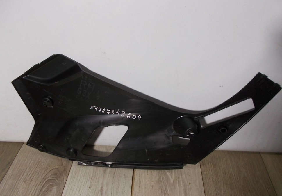 Накладка замка капота правая бу BMW 5 G30 OEM 51767349604 Накладка замка капота правая бу BMW 5 G30 OEM 51767349604