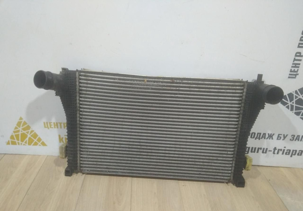 Радиатор интеркулера бу Skoda Octavia A7 OEM 5Q0145803R