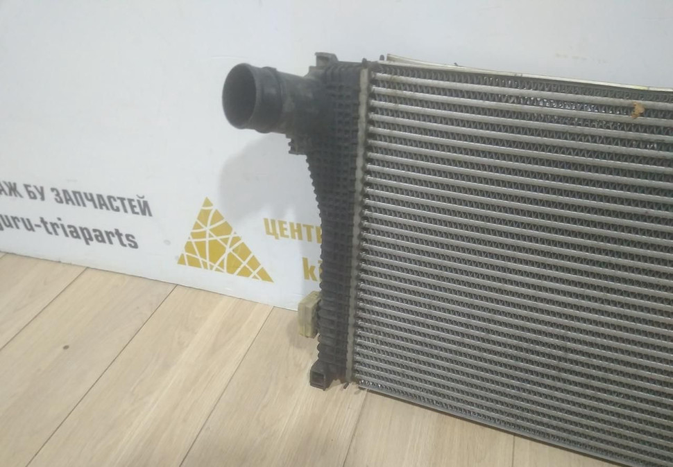 Радиатор интеркулера бу Skoda Octavia A7 OEM 5Q0145803R