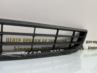 Решетка переднего бампера Volkswagen Jetta 6 дорестайлинг 2011 OEM 5C6853677