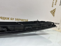 Решетка переднего бампера Volkswagen Jetta 6 дорестайлинг 2011 OEM 5C6853677