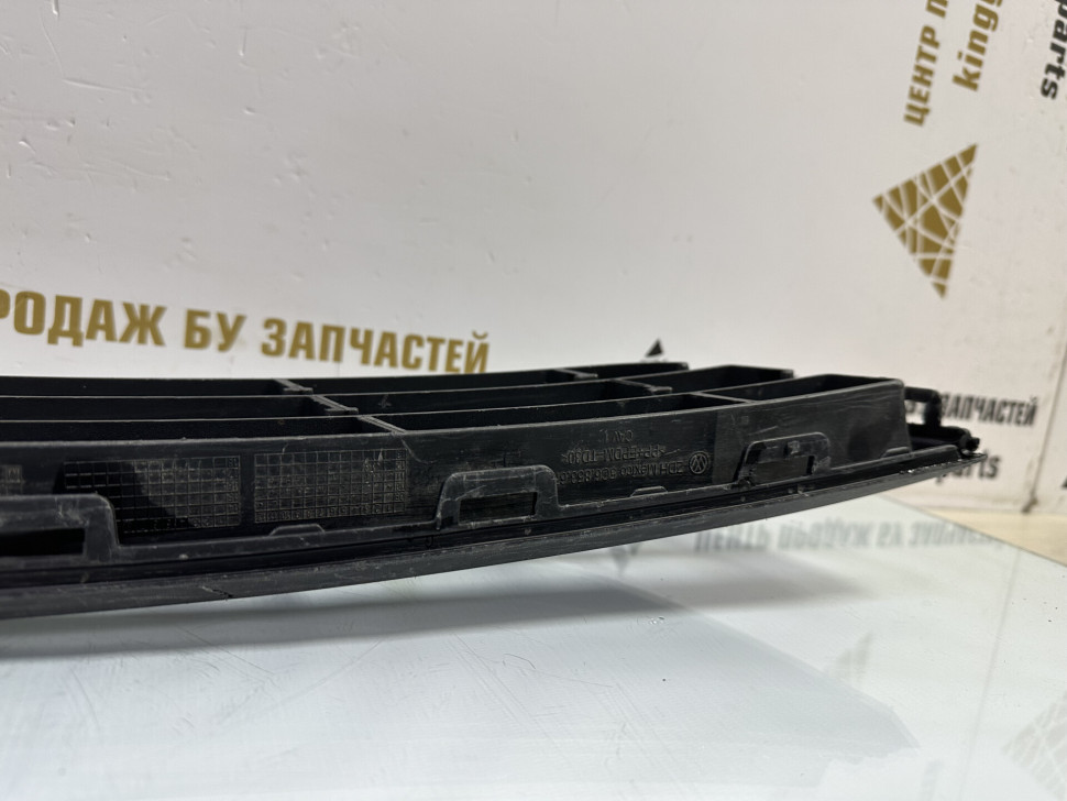 Решетка переднего бампера Volkswagen Jetta 6 дорестайлинг 2011 OEM 5C6853677 Решетка переднего бампера Volkswagen Jetta 6 дорестайлинг 2011 OEM 5C6853677