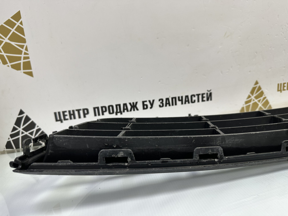 Решетка переднего бампера Volkswagen Jetta 6 дорестайлинг 2011 OEM 5C6853677 Решетка переднего бампера Volkswagen Jetta 6 дорестайлинг 2011 OEM 5C6853677