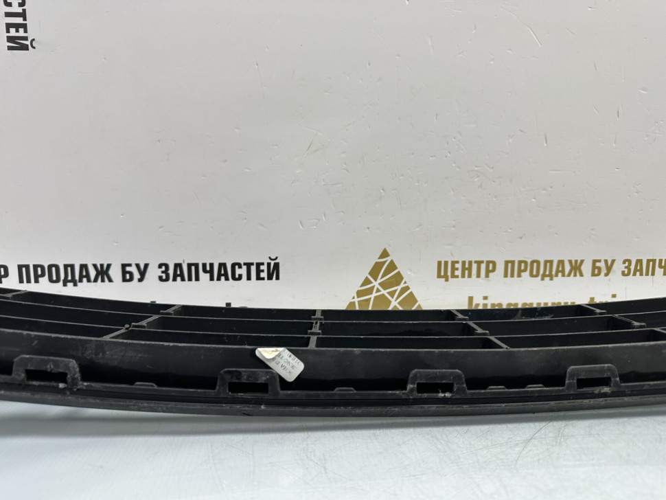 Решетка переднего бампера Volkswagen Jetta 6 дорестайлинг 2011 OEM 5C6853677 Решетка переднего бампера Volkswagen Jetta 6 дорестайлинг 2011 OEM 5C6853677