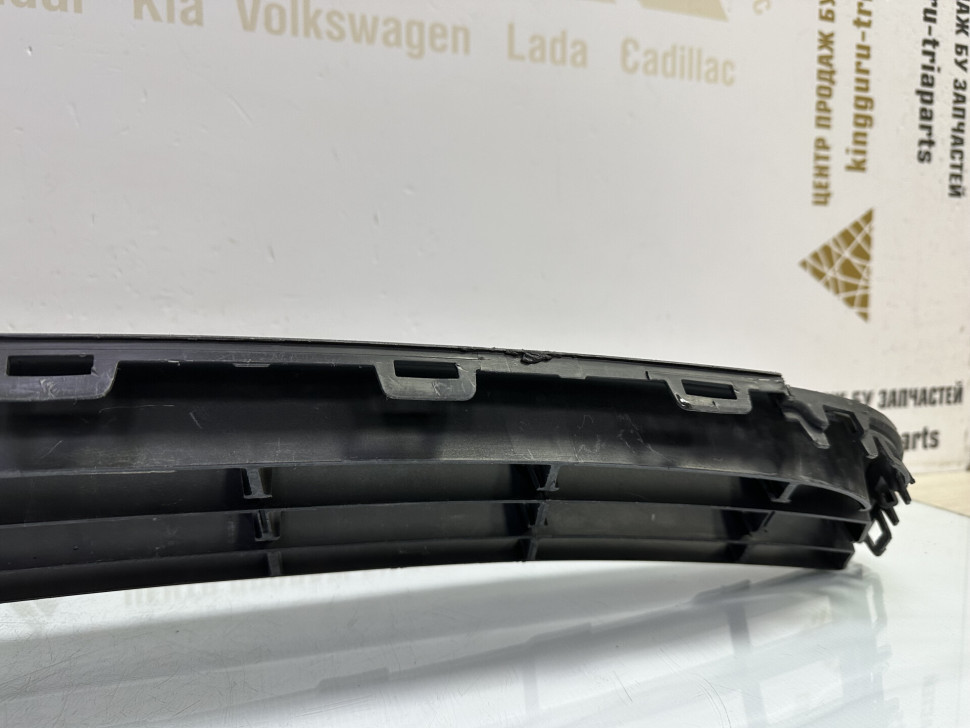 Решетка переднего бампера Volkswagen Jetta 6 дорестайлинг 2011 OEM 5C6853677 Решетка переднего бампера Volkswagen Jetta 6 дорестайлинг 2011 OEM 5C6853677