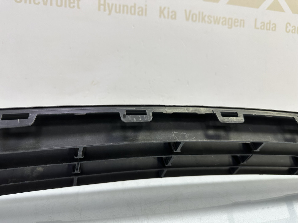 Решетка переднего бампера Volkswagen Jetta 6 дорестайлинг 2011 OEM 5C6853677 Решетка переднего бампера Volkswagen Jetta 6 дорестайлинг 2011 OEM 5C6853677