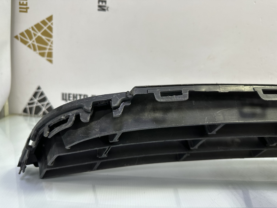 Решетка переднего бампера Volkswagen Jetta 6 дорестайлинг 2011 OEM 5C6853677 Решетка переднего бампера Volkswagen Jetta 6 дорестайлинг 2011 OEM 5C6853677