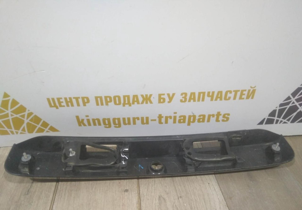 Молдинг крышки багажника бу Renault Duster OEM 848106714R
