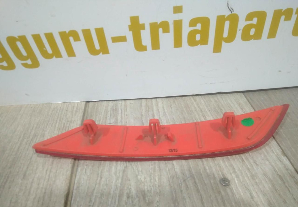 Катафот заднего бампера правый бу Skoda Yeti OEM 5L0945106B Катафот заднего бампера правый бу Skoda Yeti OEM 5L0945106B