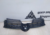 Решетка радиатора Volkswagen Golf 5 oem 1k0853655A
