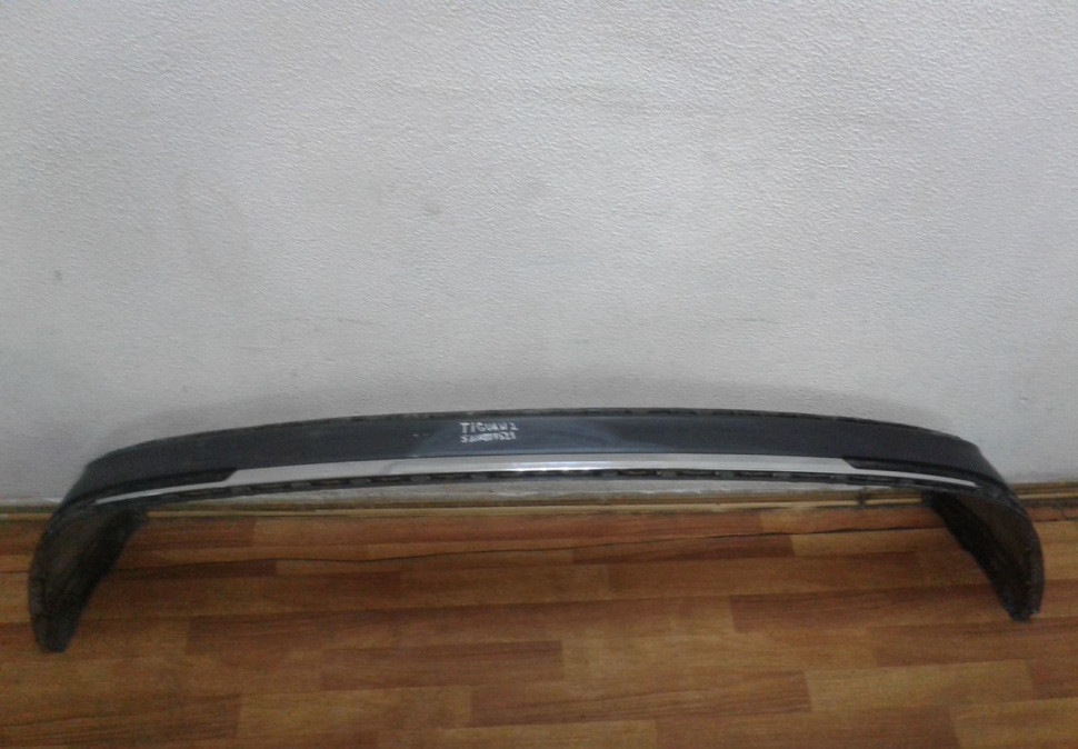 Спойлер заднего бампера Volkswagen Tiguan 2 oem 5na807521